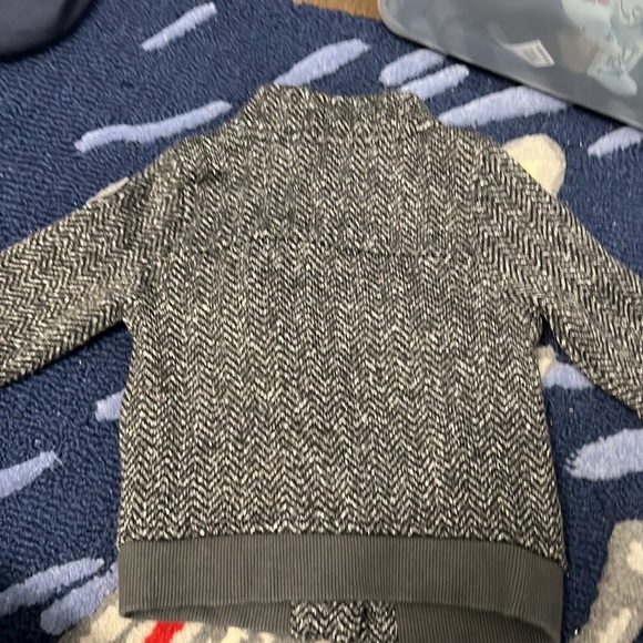 Great condition Tommy Hilfiger 6 to 9 month sweater - Picture 5 of 5